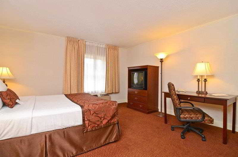 Red Roof Inn & Suites Хейзълтън Стая снимка