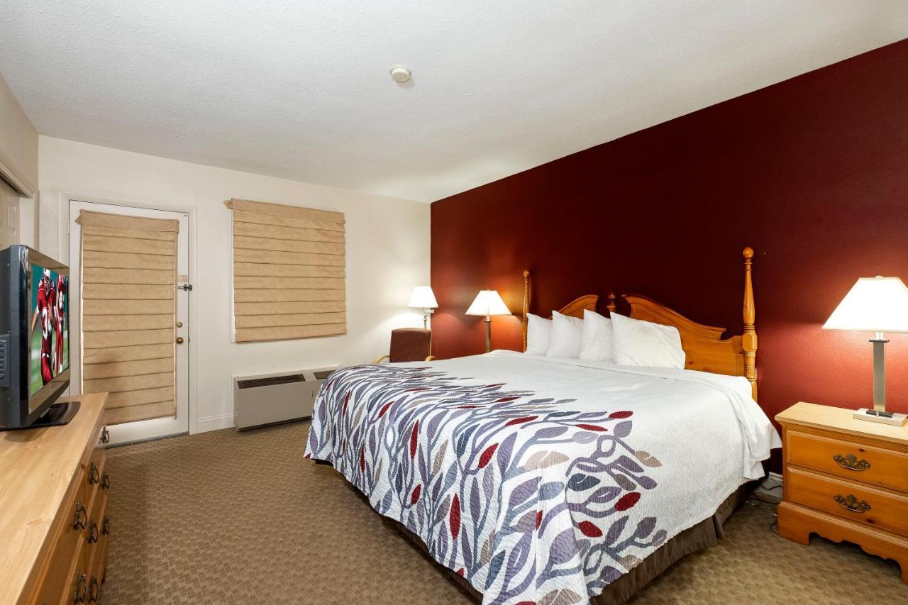 Red Roof Inn & Suites Хейзълтън Екстериор снимка