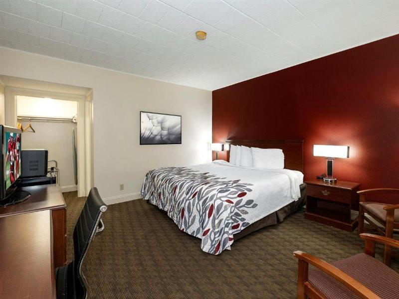 Red Roof Inn & Suites Хейзълтън Екстериор снимка