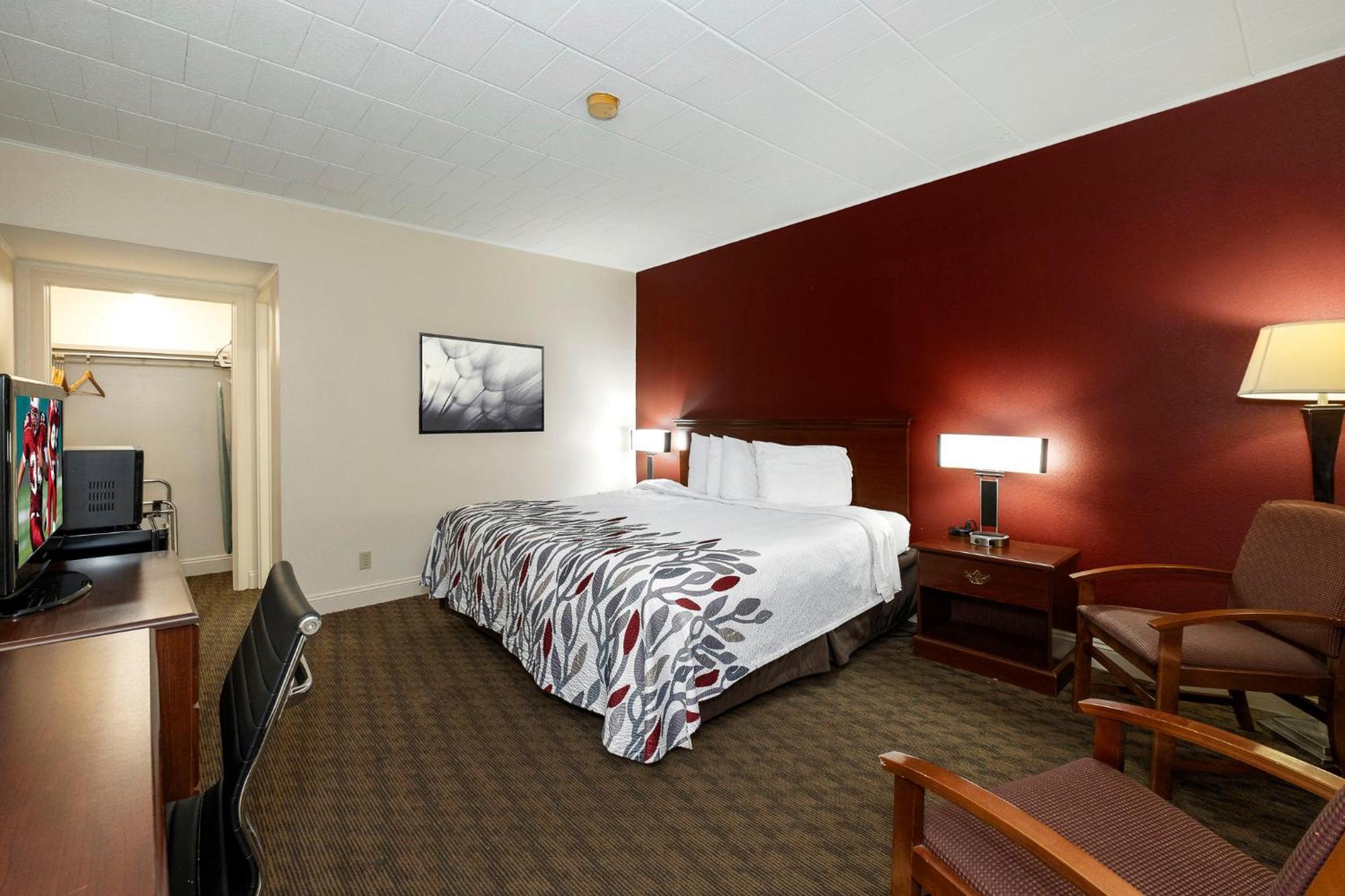 Red Roof Inn & Suites Хейзълтън Екстериор снимка