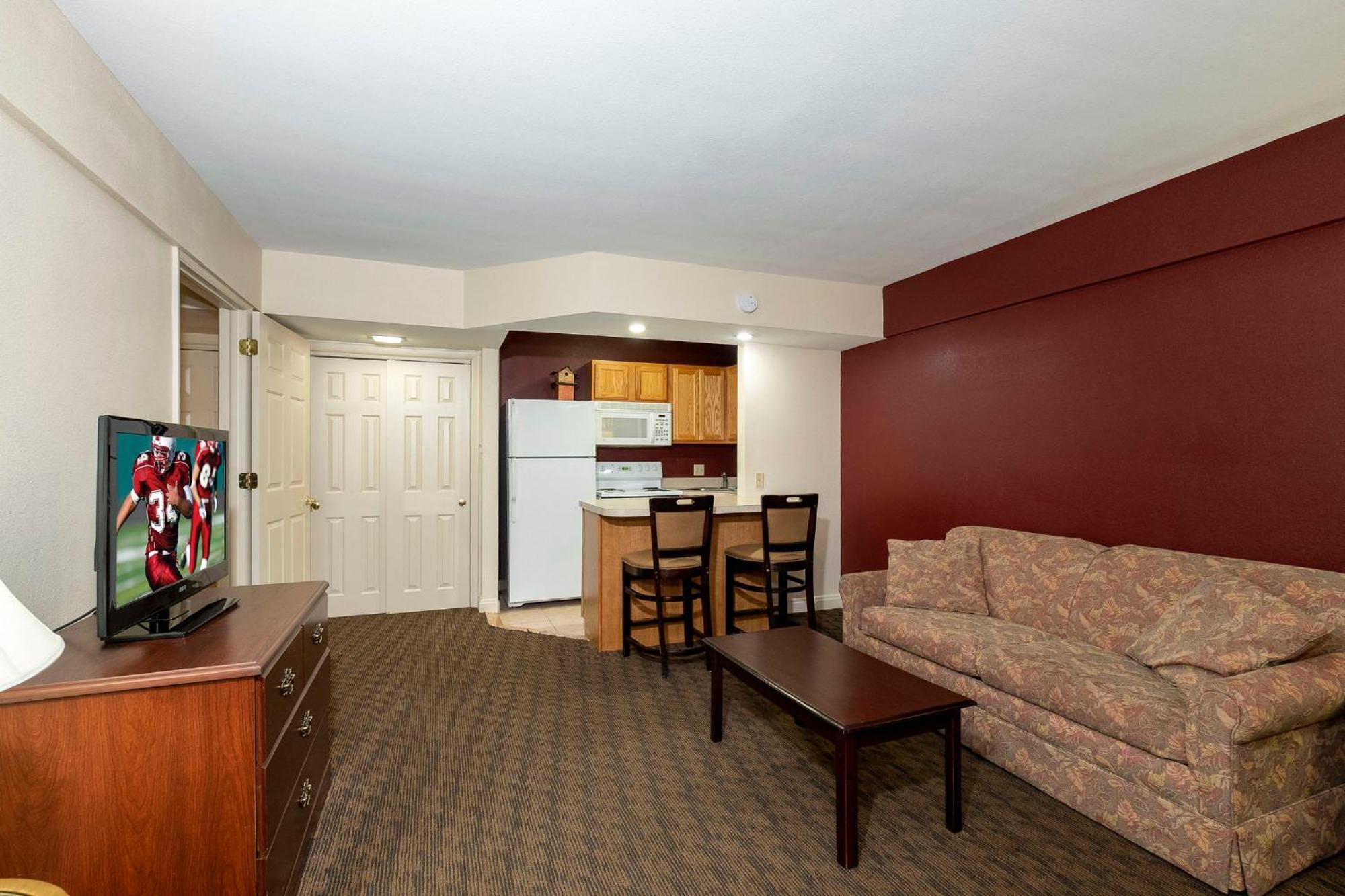 Red Roof Inn & Suites Хейзълтън Екстериор снимка