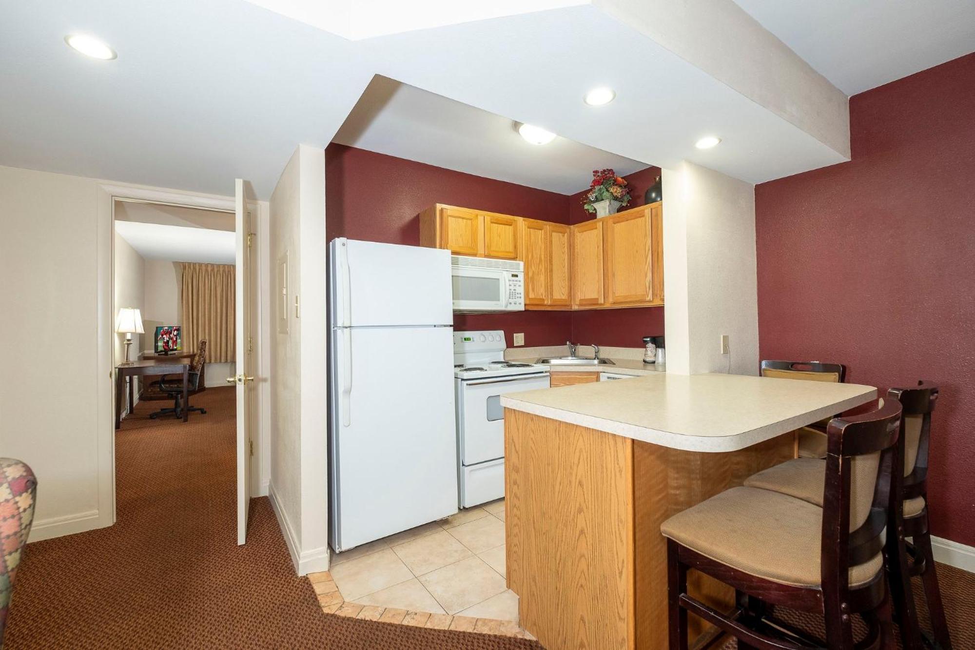 Red Roof Inn & Suites Хейзълтън Екстериор снимка